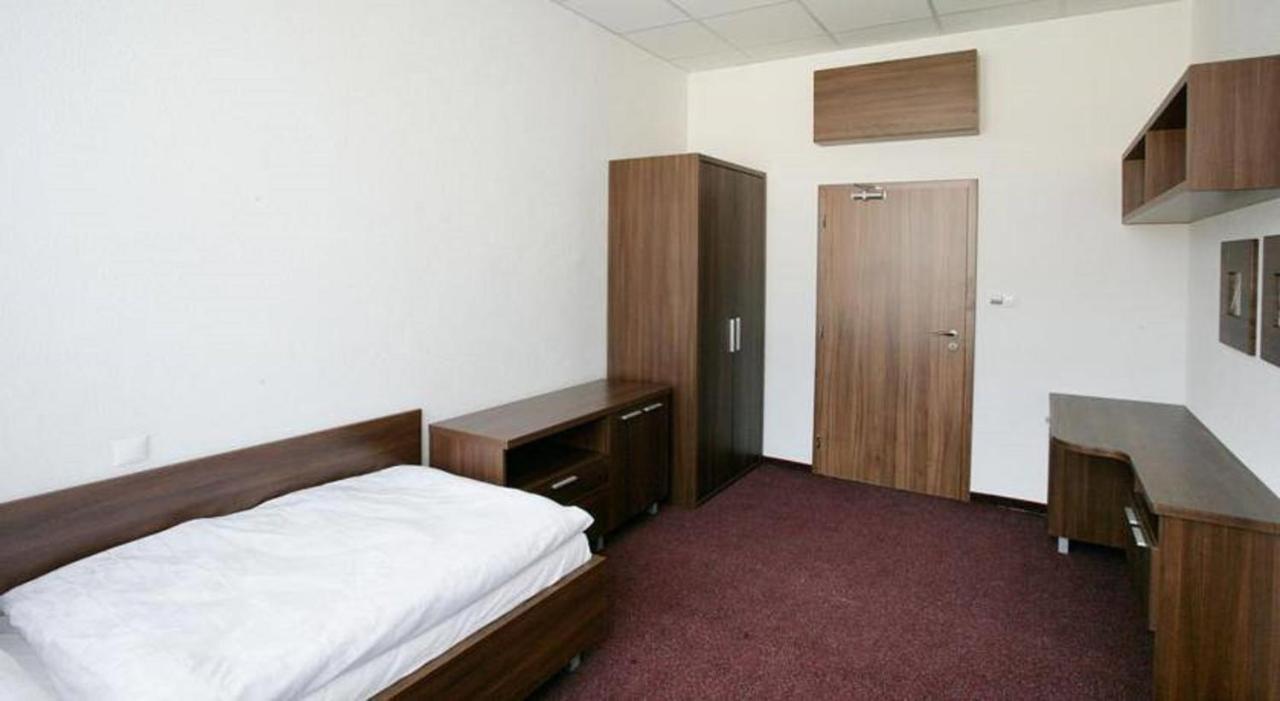 Hotel Branc, Garni Senica Eksteriør billede