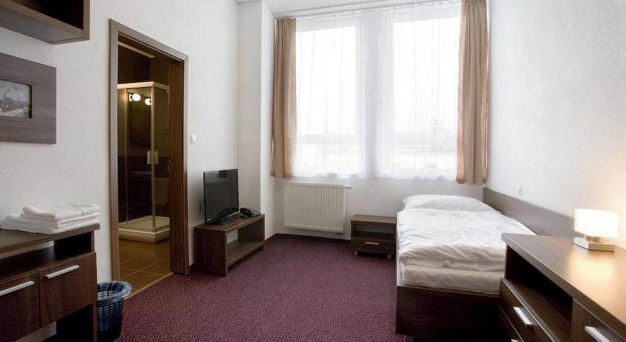 Hotel Branc, Garni Senica Eksteriør billede